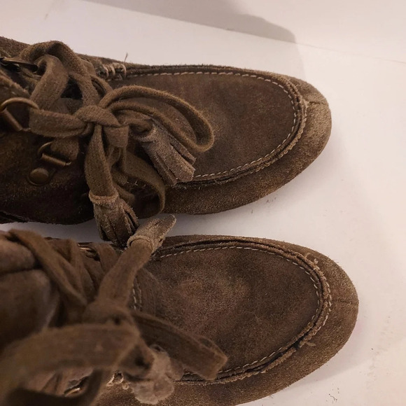 Mia Olive Green Suede Brisk Wedge Booties in Size 8 - Picture 6 of 12